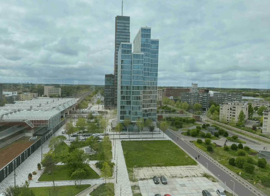 Moderne stedelijke hoogbouw als onderdeel van vastgoed development, passend beeld bij een vastgoed blog over stedelijke ontwikkeling